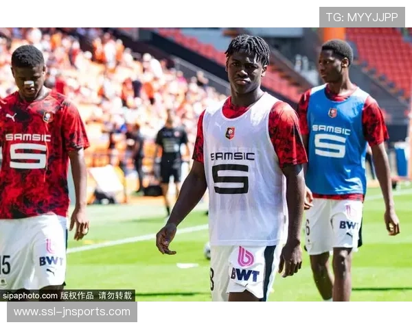 洛里昂主场4比0大胜九人雷恩 索马诺领衔四将建功